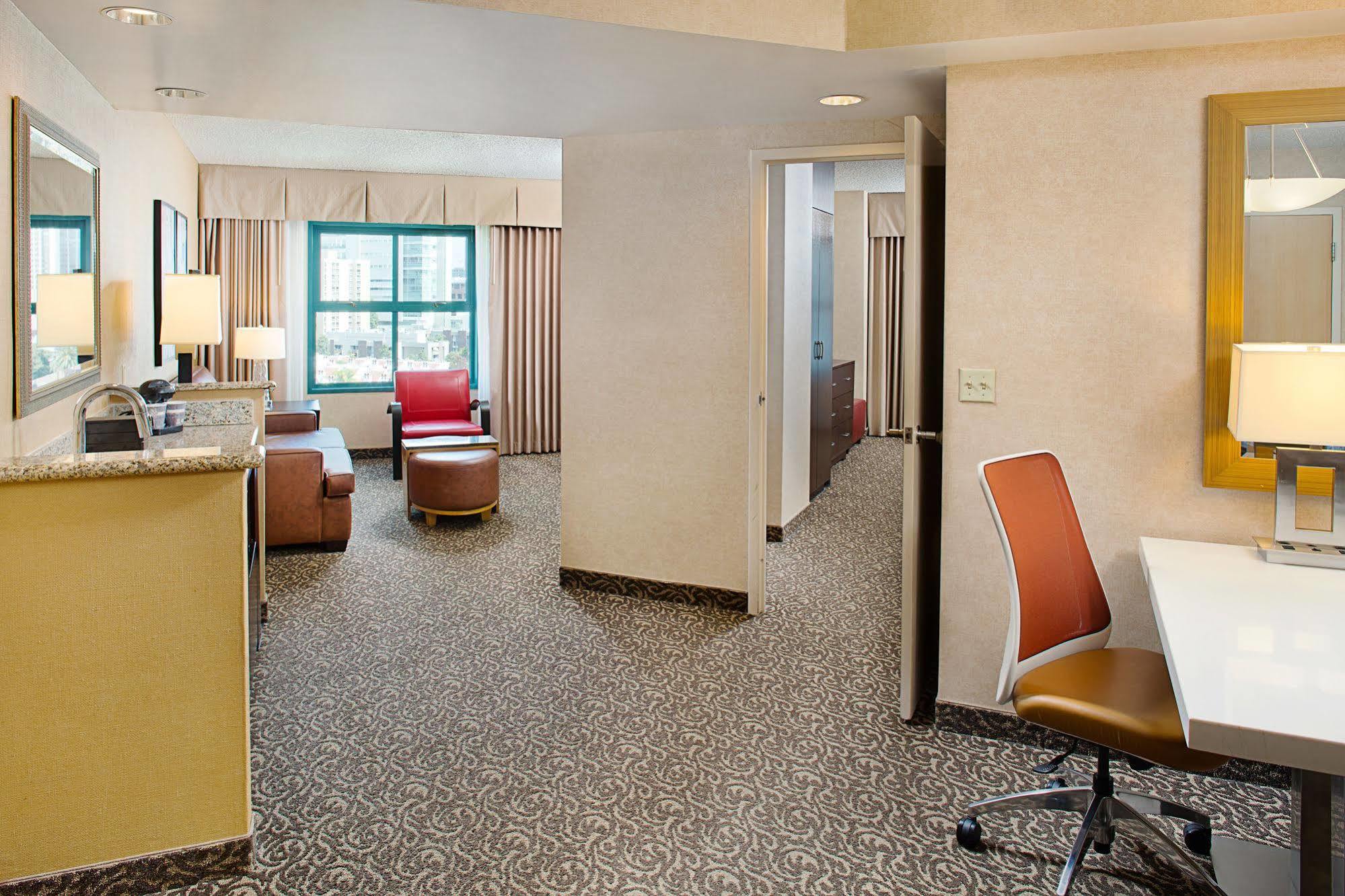 Hotel Embassy By Hilton Bay Downtown