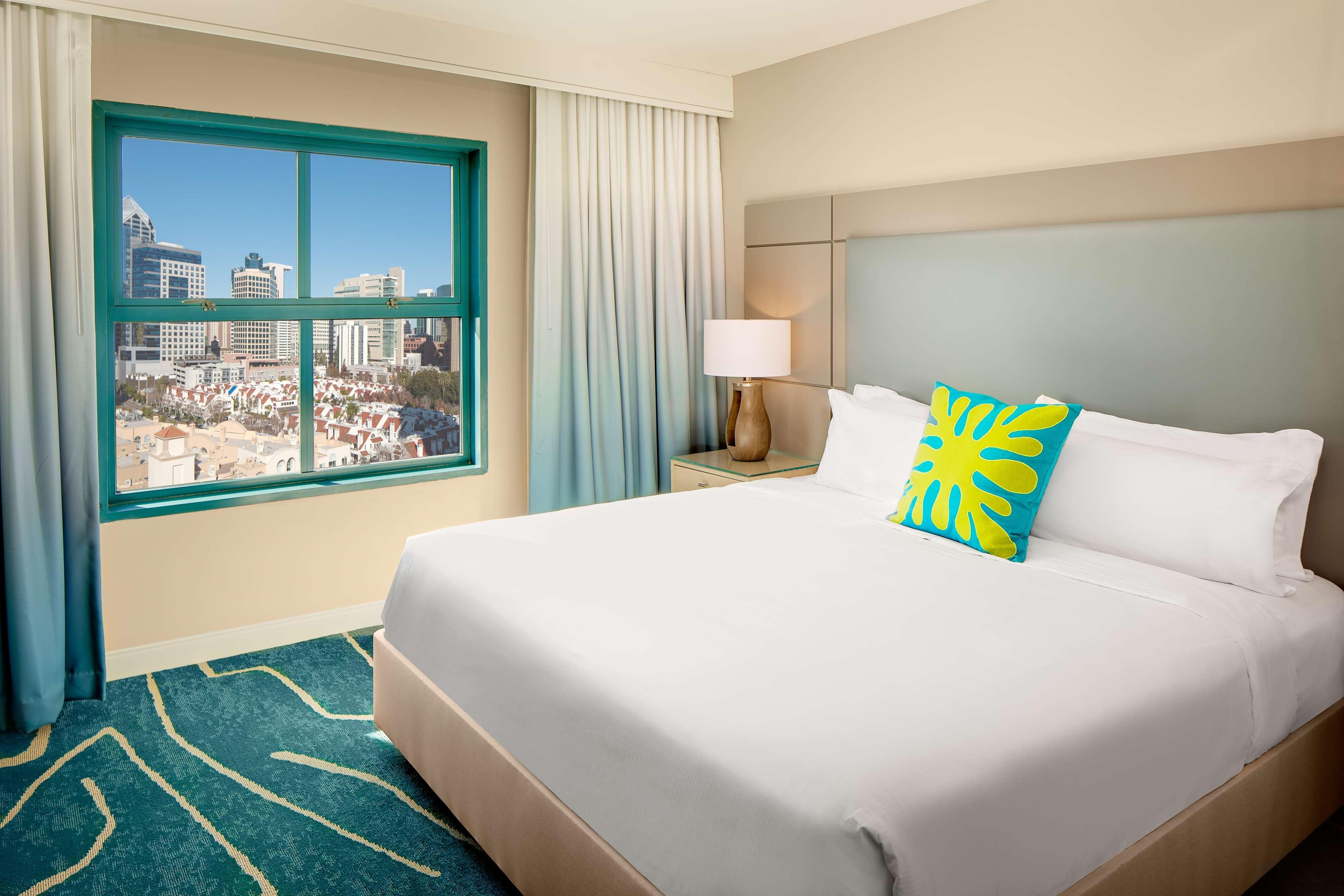 Embassy By Hilton Bay Downtown 3*