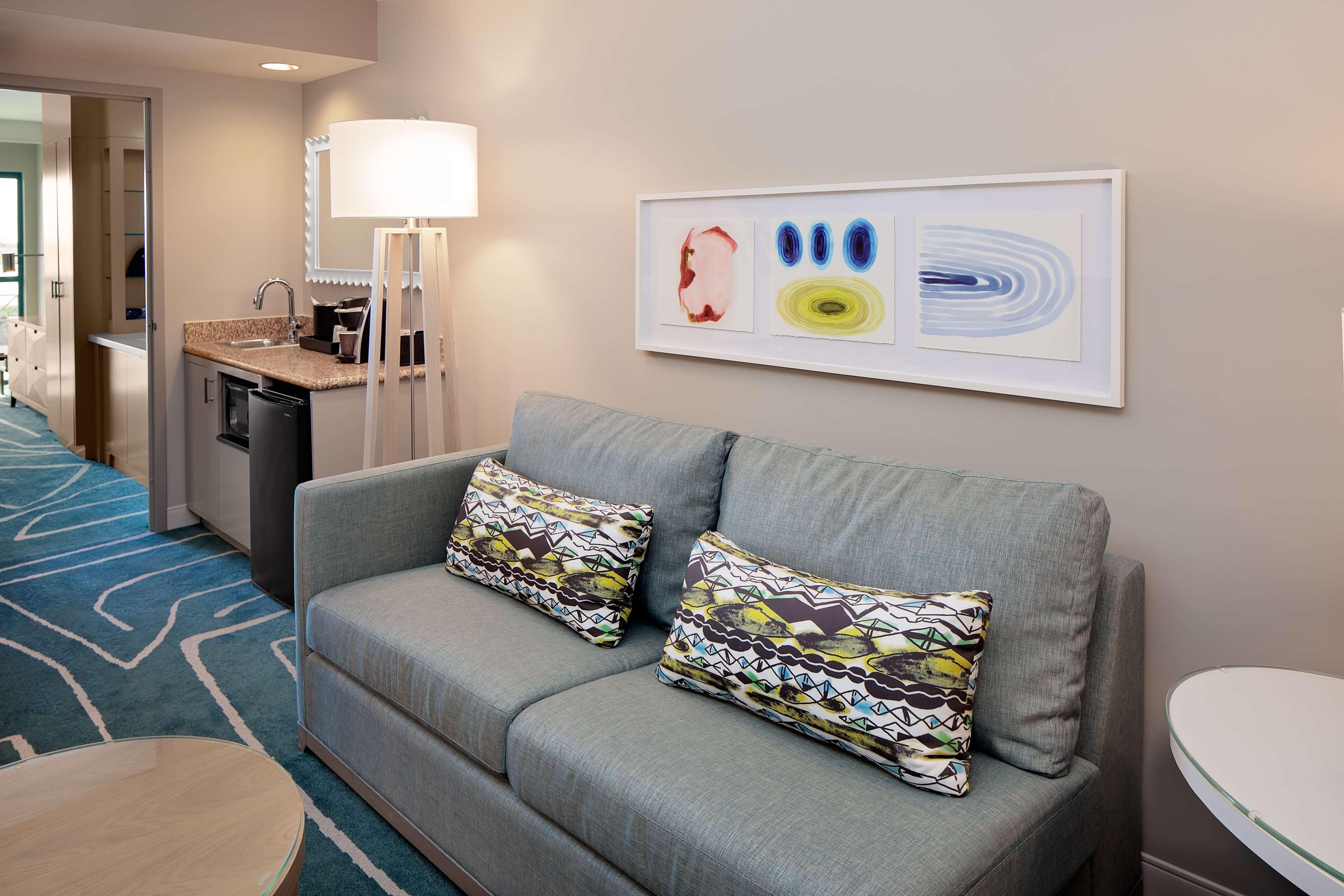 Hotel Embassy By Hilton Bay Downtown 3*