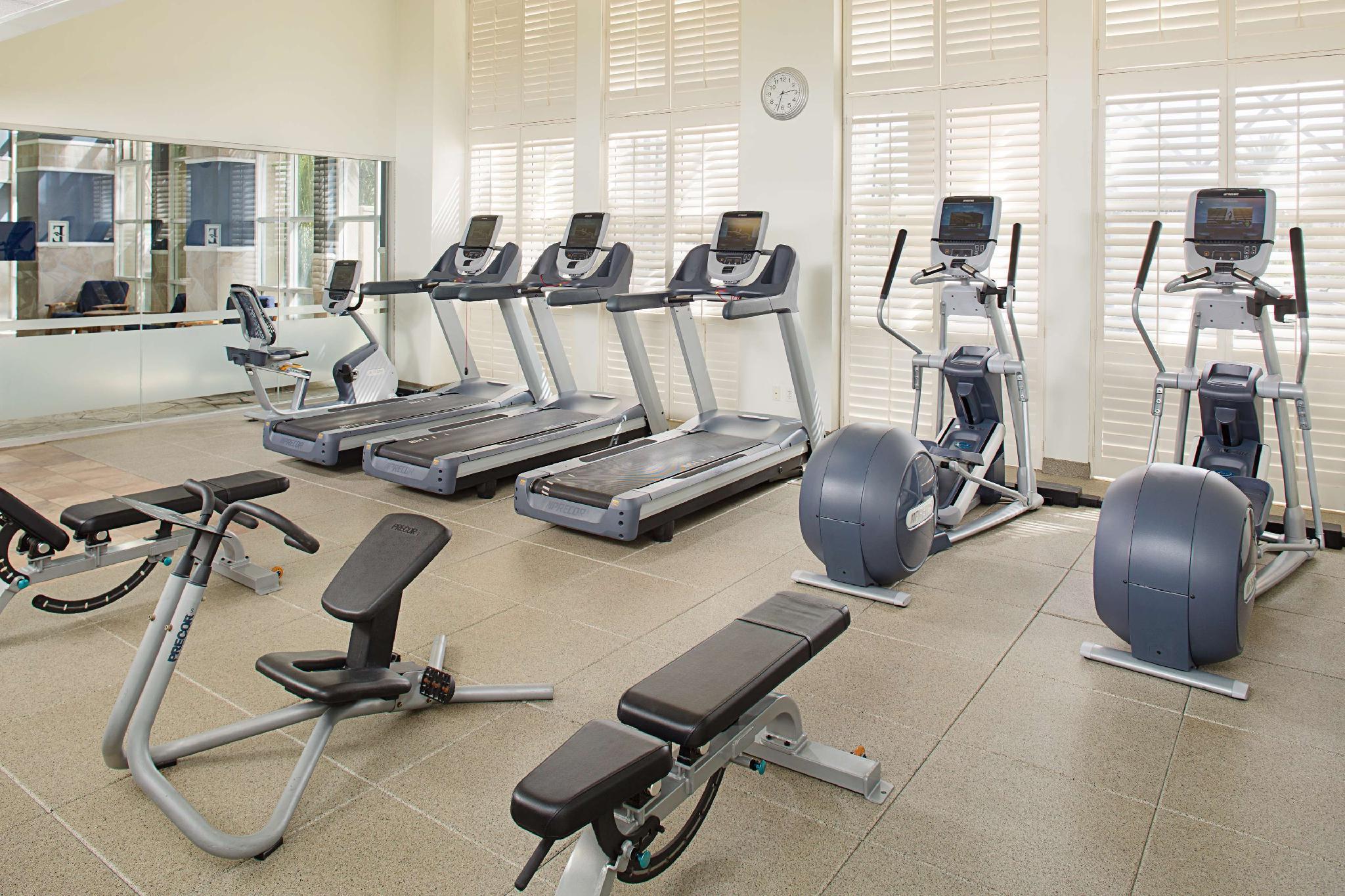 Hotel Embassy By Hilton Bay Downtown 3*