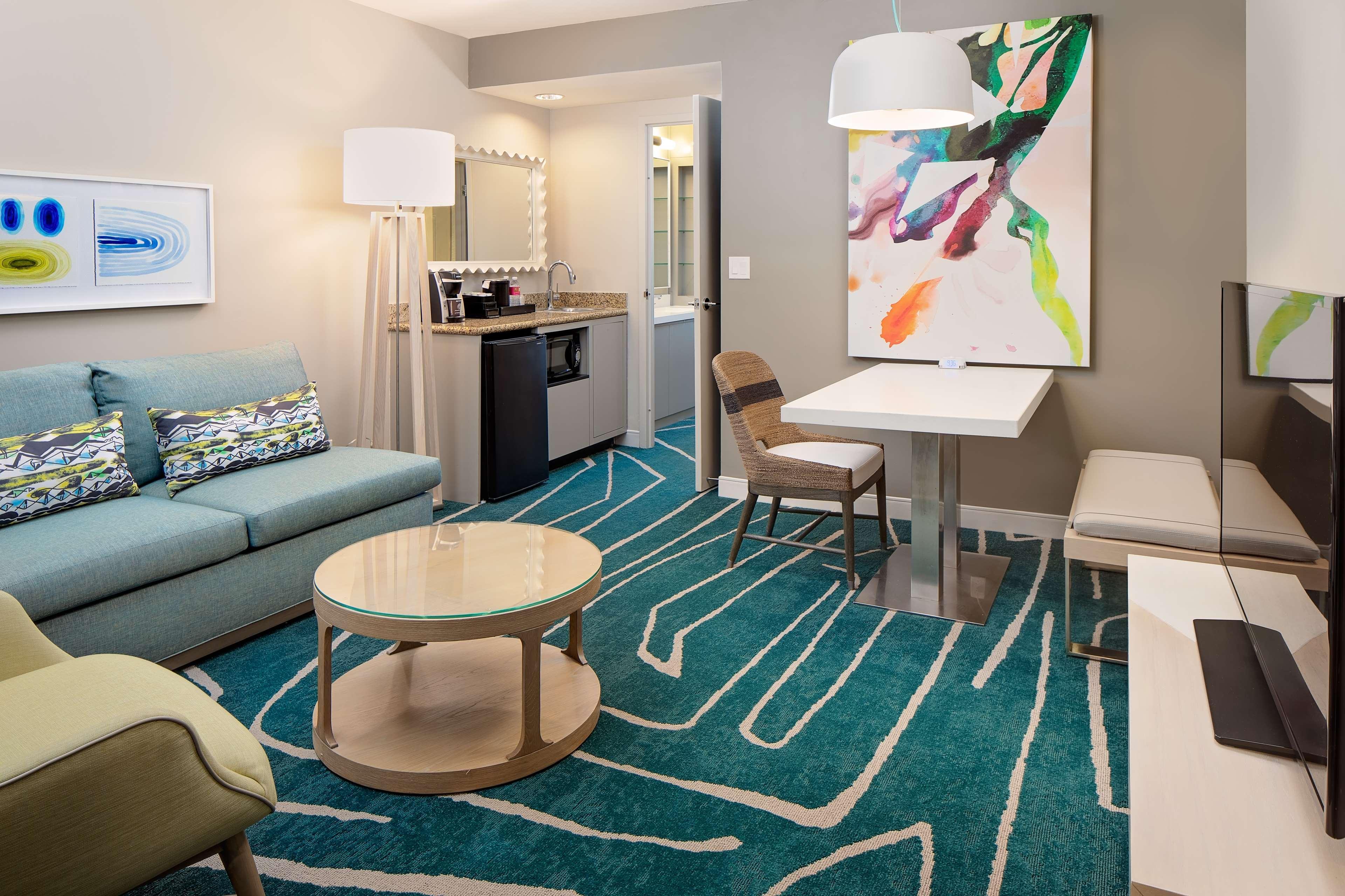 Embassy By Hilton Bay Downtown 3*