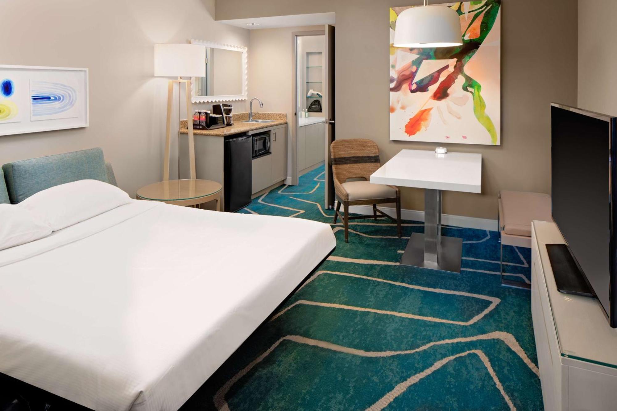 Embassy By Hilton Bay Downtown Hotel 3*